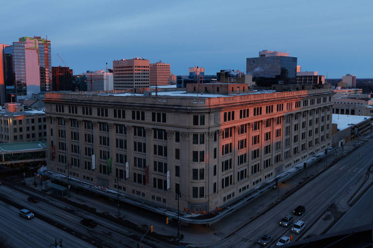 A antiga loja de departamentos da Hudson's Bay Company no centro de Winnipeg, no Canadá