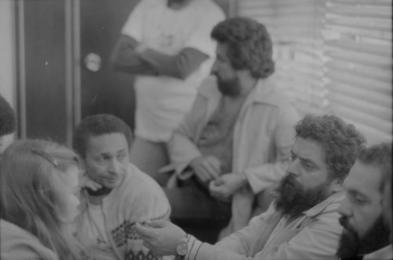 Lula e outros sindicalistas conversam durante greve de metalúrgicos do ABC, na ditadura