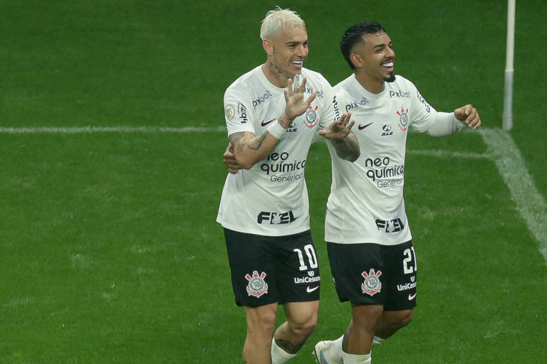 Róger Guedes marca os dois gols do Corinthians na vitória sobre o Fluminense