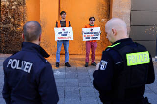 Letzte Generation activists protest in Berlin