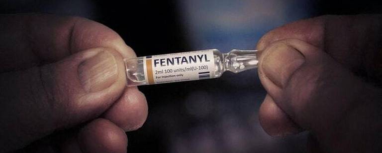 Criado em 1959, o fentanil tem sido utilizado legalmente há várias décadas como analgésico e sedativo