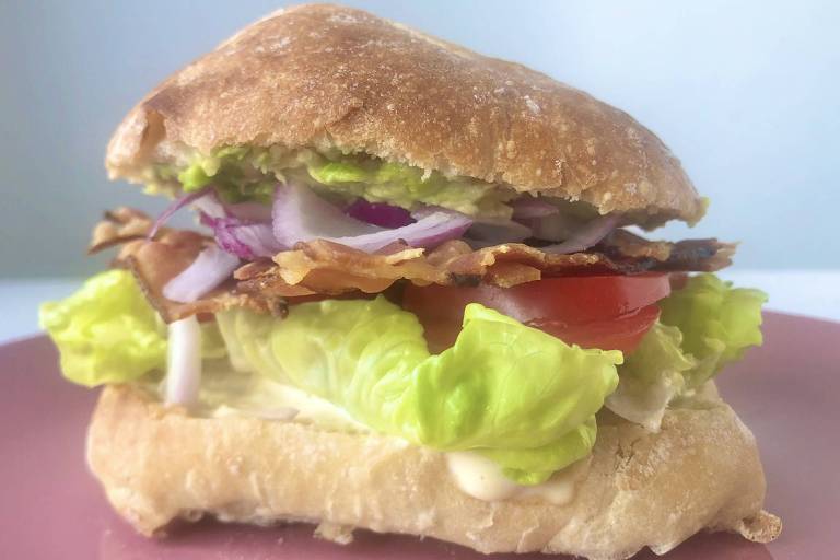 Com bacon e salada, BLT é sanduíche para fugir do onipresente hambúrguer