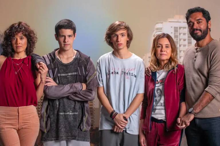 ‘Os Outros’, sobre conflito entre famílias vizinhas que escala, chega à TV aberta