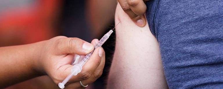 Vacina facilitaria tratamento de pessoas com dependência e daria uma perspectiva para a recuperação delas, diz estudo