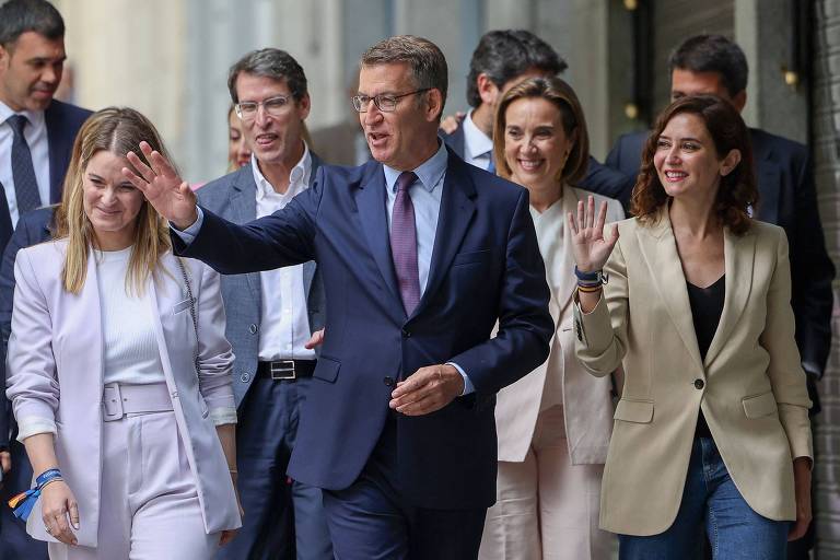 Alberto Feijóo, líder de direita na Espanha, desponta como potencial premiê