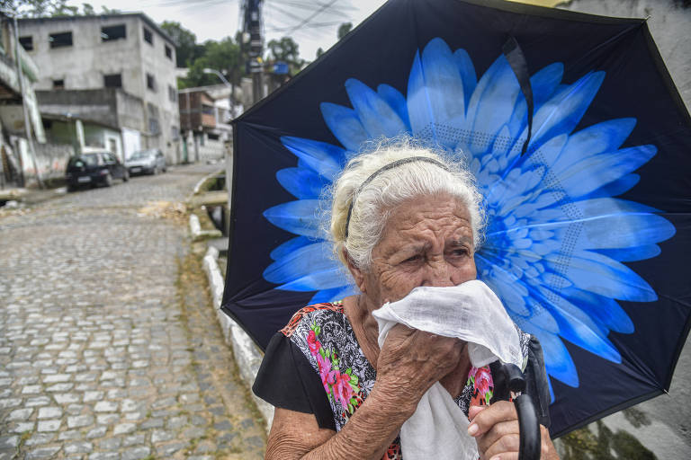 Aposentada Maria José Ramos Feitosa perdeu cinco pessoas da família durante deslizamentos de barreira em maio de 2022 