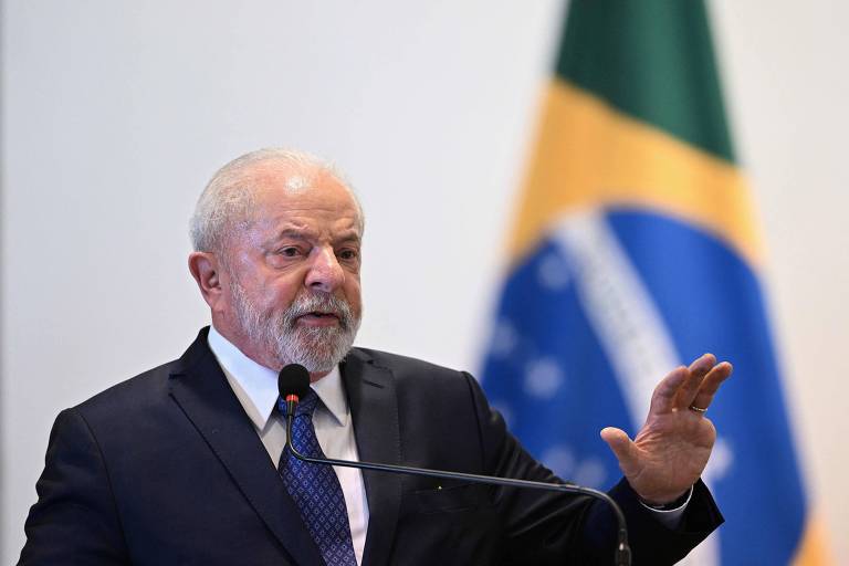 O presidente Luiz Inácio Lula da Silva durante entrevista coletiva após cúpula com líderes sul-americanos, em Brasília