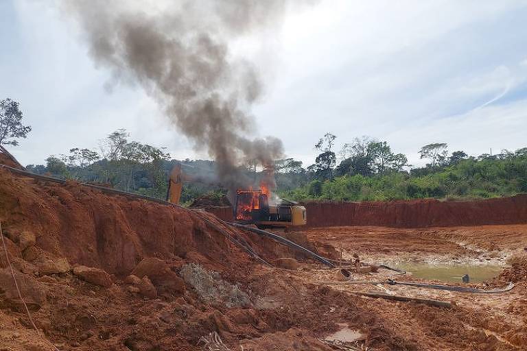 Polícia Federal destrói maquinário de garimpo na Terra Indígena Uru-Eu-Wau-Wau, em Rondônia