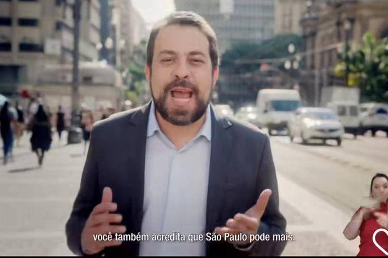 O deputado Guilherme Boulos em propaganda do PSOL na TV