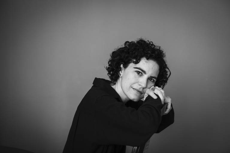 A poeta carioca Marília Garcia lança 'Expedição: Nebulosa'