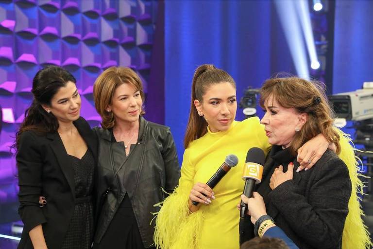 As filhas de Silvio Santos, Renata Abravanel, Daniela Beyruti e Patrícia Abravanel e sua mulher, Íris Abravanel