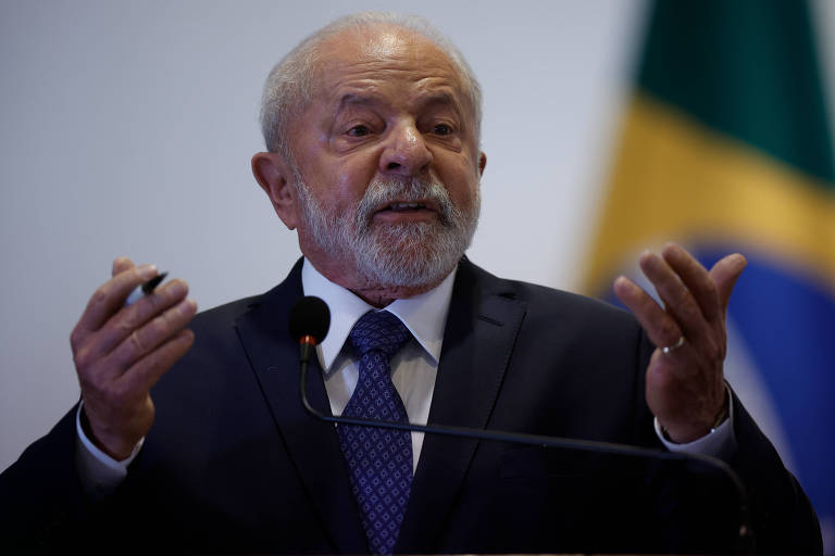 Lula (PT) durante entrevista após reunião dos presidentes dos países da América do Sul no Palácio do Itamaraty