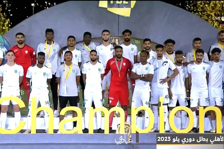 Al-Ahli 'celebrando' título de liga da Arábia Saudita