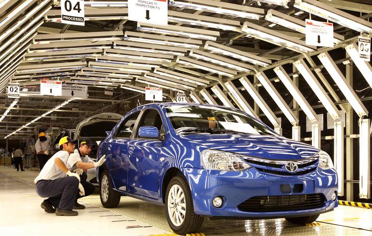 A indústria apresentou relativa estabilidade, com leve variação negativa de 0,1%