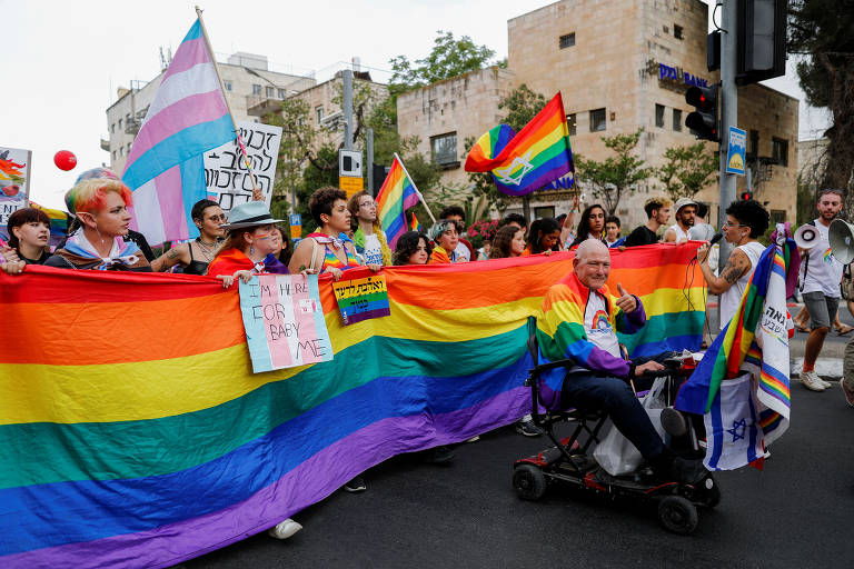 Bolsonaro em jogo do São Paulo e parada LGBTQ em Jerusalém; veja fotos de hoje