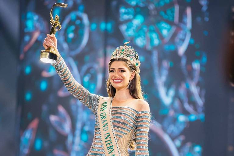 A brasileira Isabella Menin faz primeiro desfile como Miss Grand International 2022