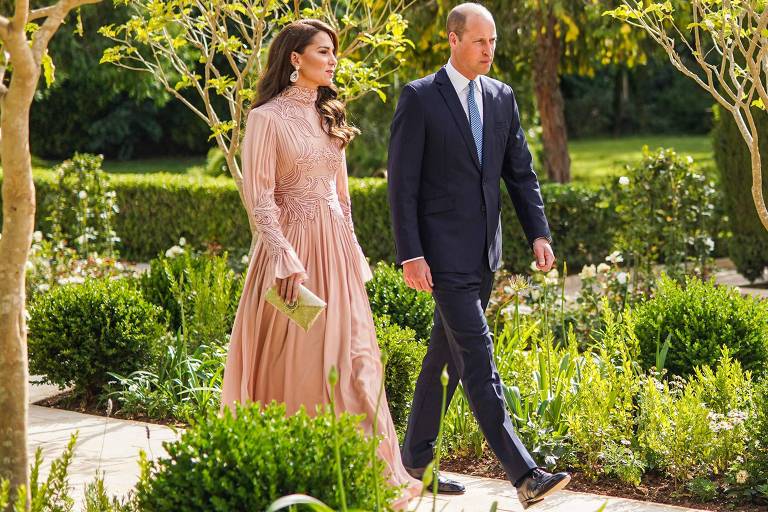 Príncipe William e Kate Middleton participam de casamento do príncipe da Jordânia