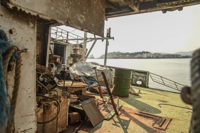 Justiça determina remoção de antigo navio da USP do porto de Santos