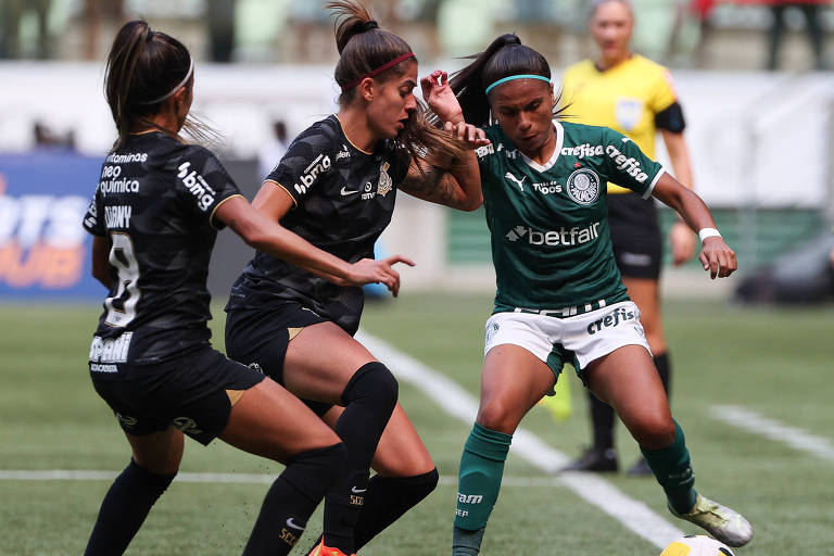 Palmeiras e Corinthians se enfrentam pelo Brasileiro feminino do ano passado, no Allianz Parque