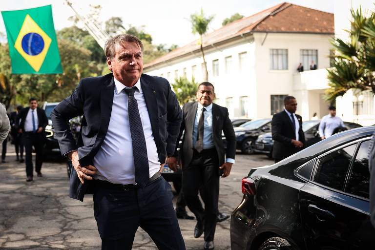 Bolsonaro acompanha Tarcísio de Freitas em evento na PM 