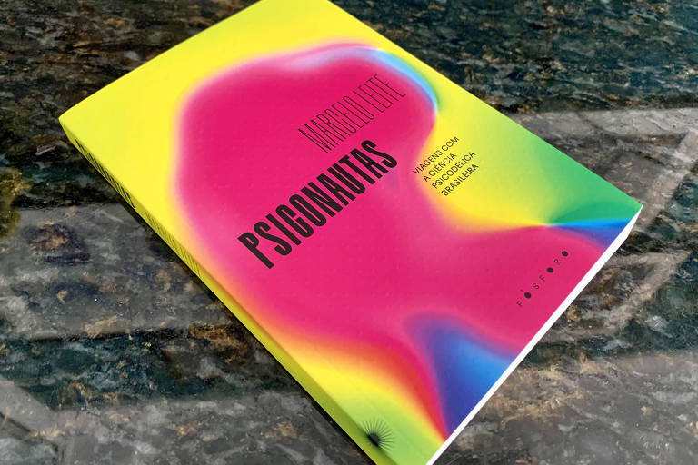 Capa do livro Psiconautas - Viagens com a Ciência Psicodélica Brasileira (Fósforo Editora)