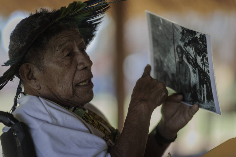 Indígena kayabi guarda fotos e mapas antigos da Terra Indígena Batelão