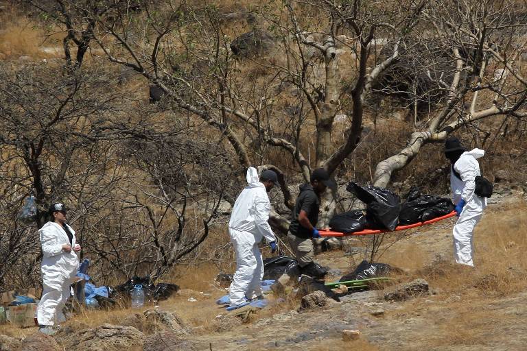 Polícia encontra 45 sacos com restos humanos no oeste do México