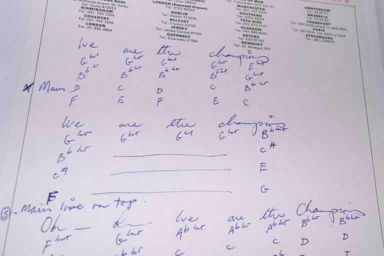 Manuscritos e itens raros de Freddie Mercury estão expostos