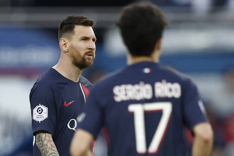 Paris Saint-Germain oficializa saída de Lionel Messi