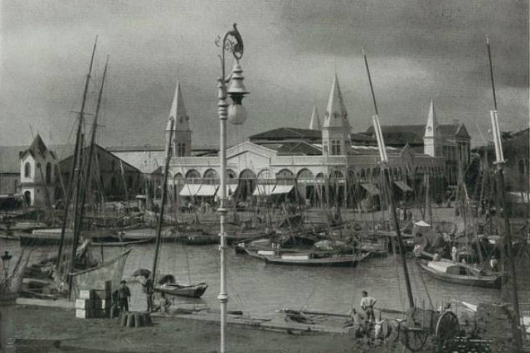 Mercado de ferro e doca do Ver-o-Peso, em Belém, em 1902