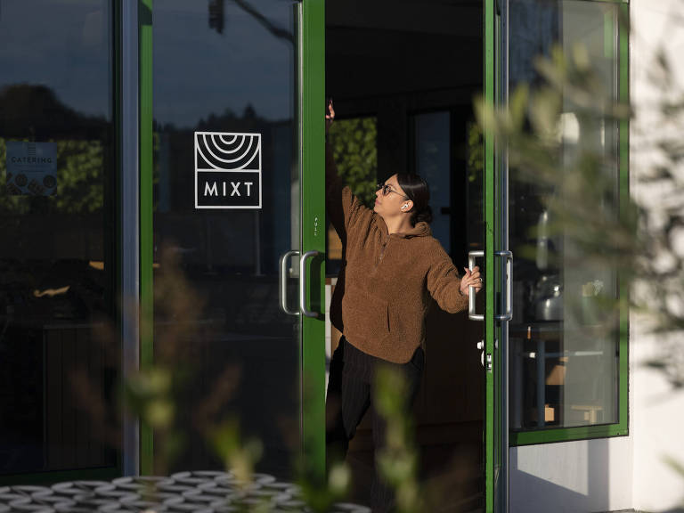Maria Cerros-Mercado se prepara para abrir loja em Mill Valley, na Califórnia