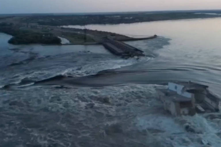 Imagem mostra a represa rompida no rio Dnieper em Nova Kakhovka, no sul da Ucrânia