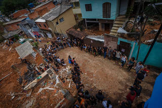 Protesto em São Sebastião cobra o poder público após chuvas