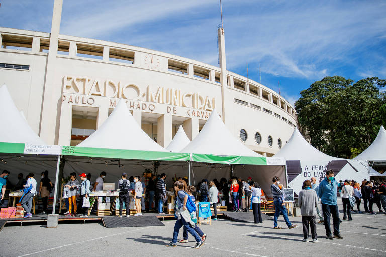 Edição de 2022 d'A Feira do Livro, em frente ao estádio do Pacaembu