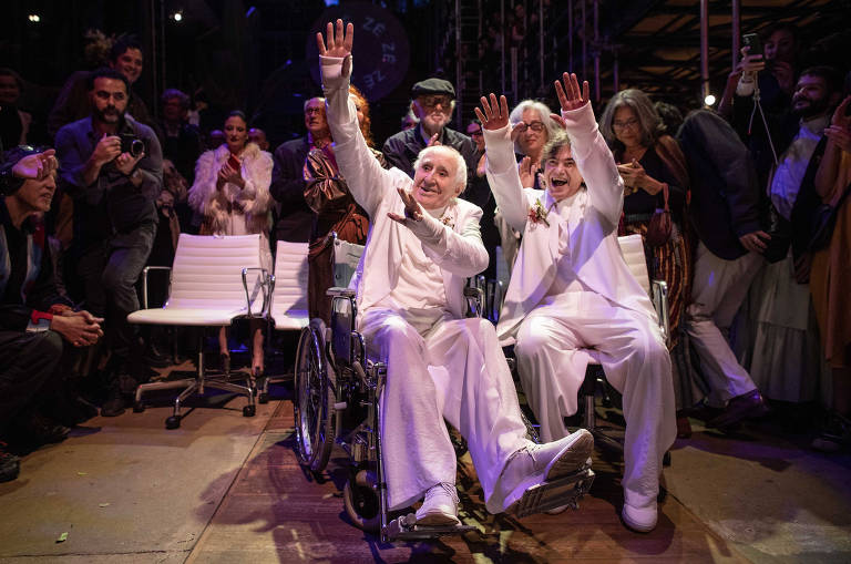 Casamento do ator e diretor teatral  Zé Celso com o também ator Marcelo Drummond, 60, no teatro Oficina