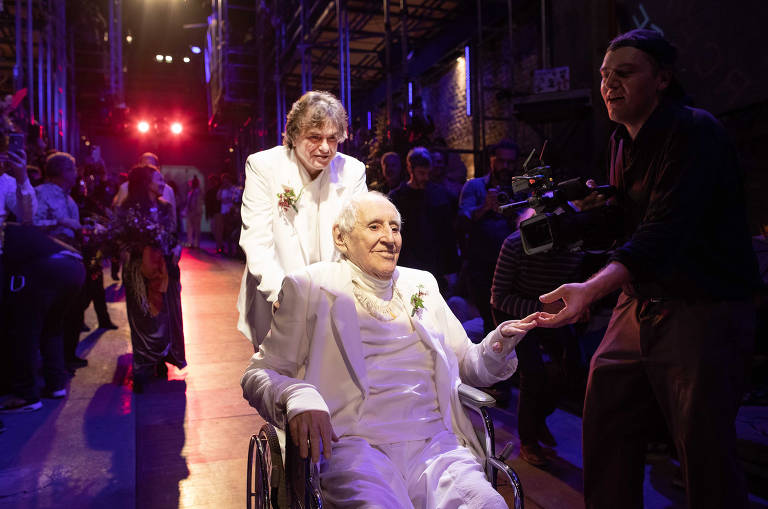 Casamento do ator e diretor teatral  Zé Celso com o também ator Marcelo Drummond, 60, no teatro Oficina