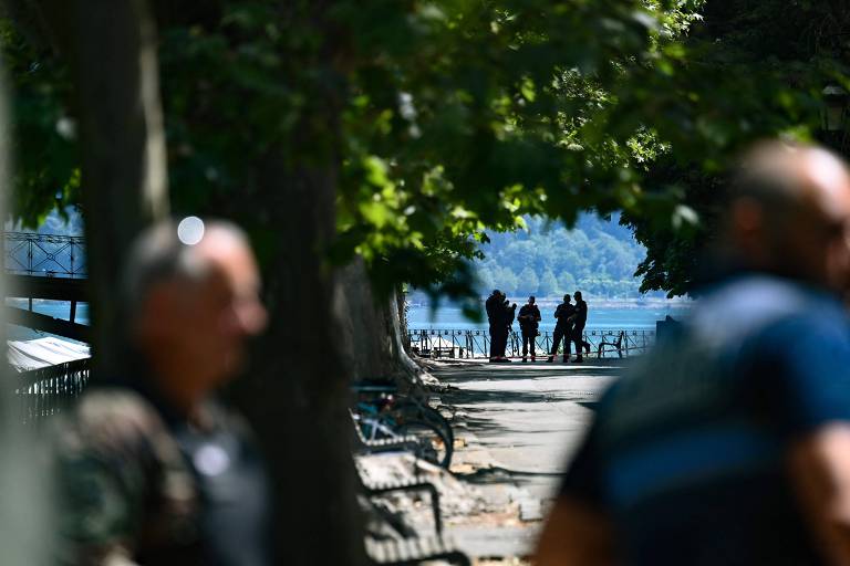 Ataque a faca nos Alpes franceses fere quatro crianças e choca país