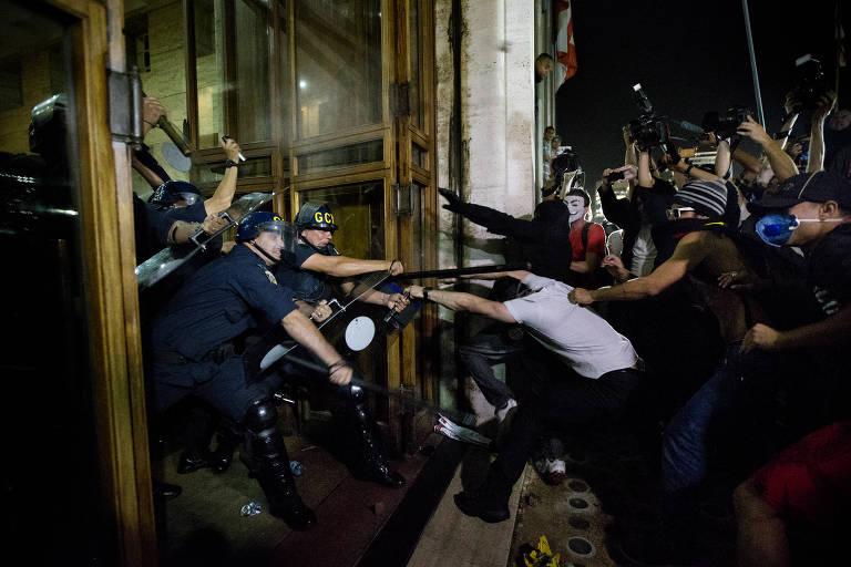 Reveja cenas de violência policial durante as manifestações de junho de 2013