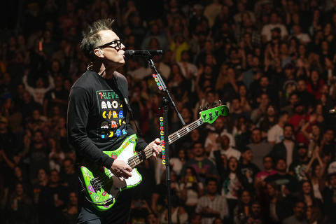 NEW YORK, NEW YORK - MAY 19: Mark Hoppus of Blink-182 performs onstage at Madison Square Garden on May 19, 2023 in New York City.   Manny Carabel/Getty Images/AFP (Photo by Manny Carabel / GETTY IMAGES NORTH AMERICA / Getty Images via AFP)