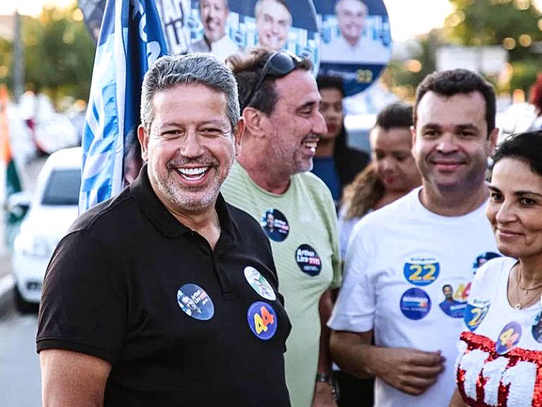 Arthur Lira e seu assessor Luciano Cavalcante (de branco) em evento em Alagoas em outubro de 2022