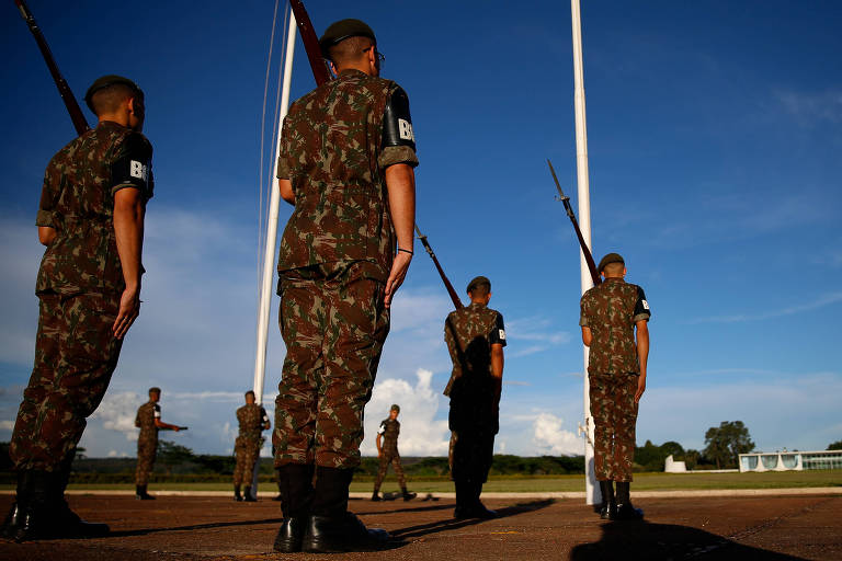 Soldados do Batalhão da Guarda Presidencial, que fazem a proteção do Palácio da Alvorada