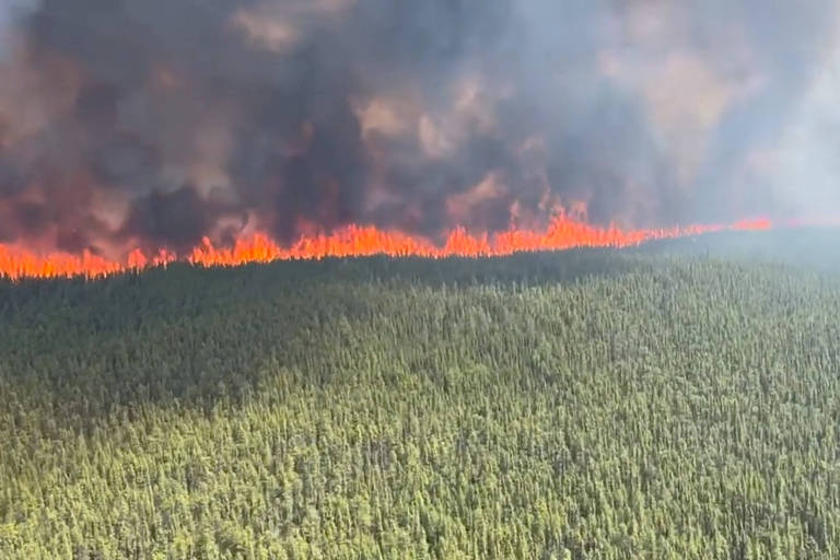 Incêndio florestal na Colúmbia Britânica, no Canadá