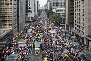 26a Parada LGBTQIA+ em Sao Paulo . Publico acompanha desfile dos trios eletricos na av Paulista