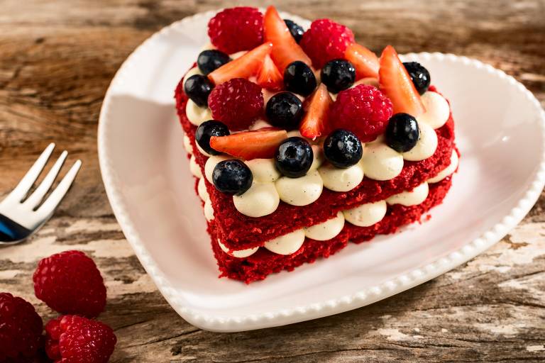 Bolo red velvet com berries da Casa Santa Luzia