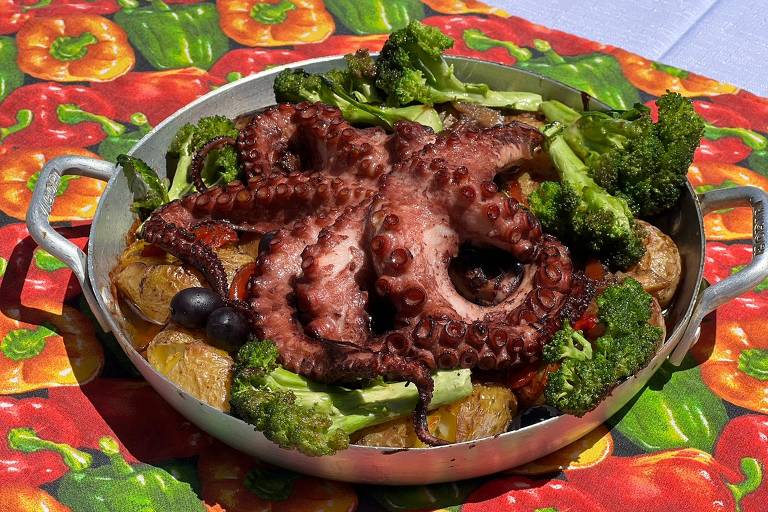 Polvo à lagareiro do restaurante Tasquinha da Serra