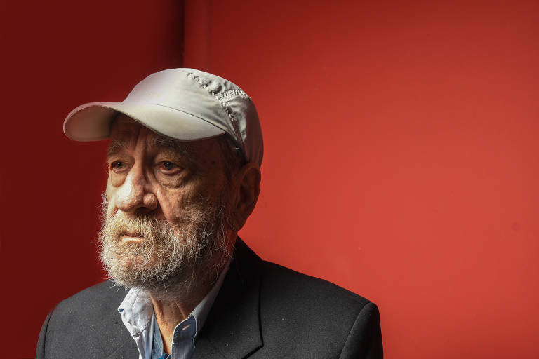 Geraldo Vandré na exibição de 'A Hora e a Vez de Augusto Matraga', cuja trilha sonora foi feita por ele, no Cine Bijou, em São Paulo