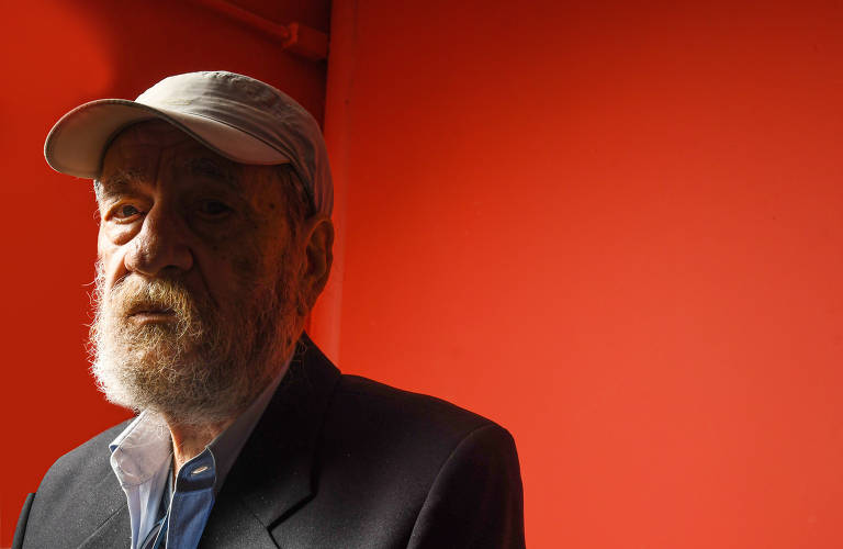 Geraldo Vandré na exibição de 'A Hora e a Vez de Augusto Matraga', cuja trilha sonora foi feita por ele, no Cine Bijou, em São Paulo