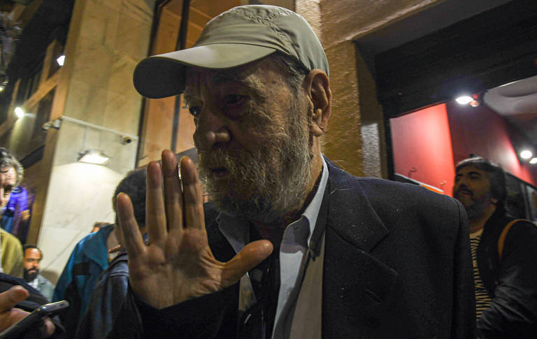 Geraldo Vandré na exibição de 'A Hora e a Vez de Augusto Matraga', cuja trilha sonora foi feita por ele, no Cine Bijou, em São Paulo