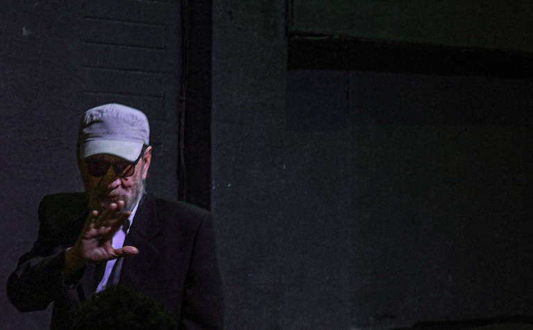 Geraldo Vandré na exibição de 'A Hora e a Vez de Augusto Matraga', cuja trilha sonora foi feita por ele, no Cine Bijou, em São Paulo