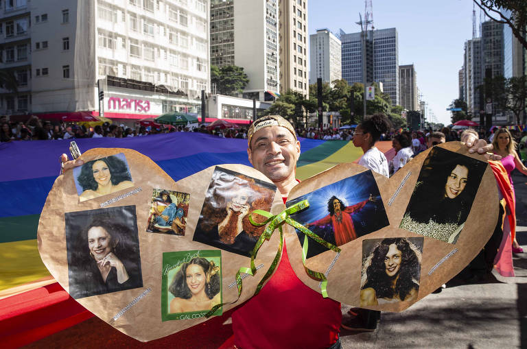 Parada LGBT+ de 2023 toma a avenida Paulista, em São Paulo 